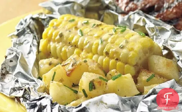 Pacotes de milho e batata grelhados béarnaise