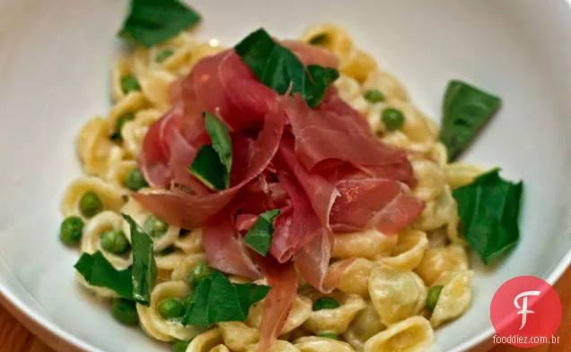 Jantar esta noite: Orecchiette com ervilhas, Prosciutto e Crème Fraîche