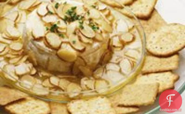 Brie com amêndoas