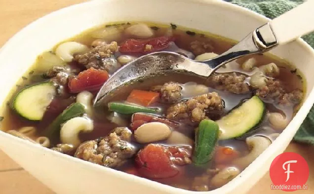 Minestrone com salsicha italiana