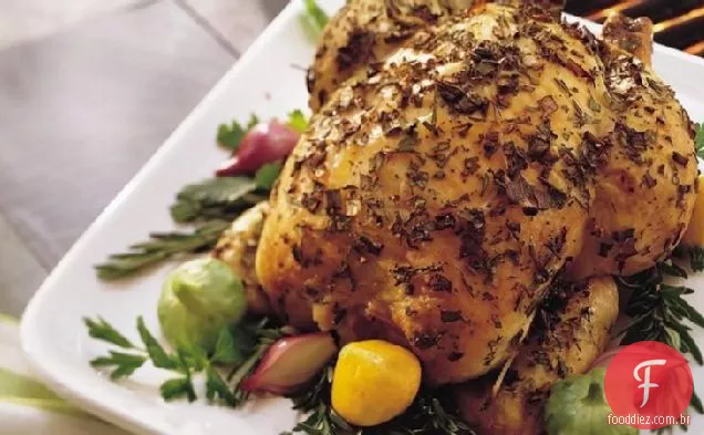 Frango inteiro grelhado com ervas