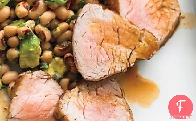 Lombo de porco grelhado com salada de ervilha de Olhos Pretos
