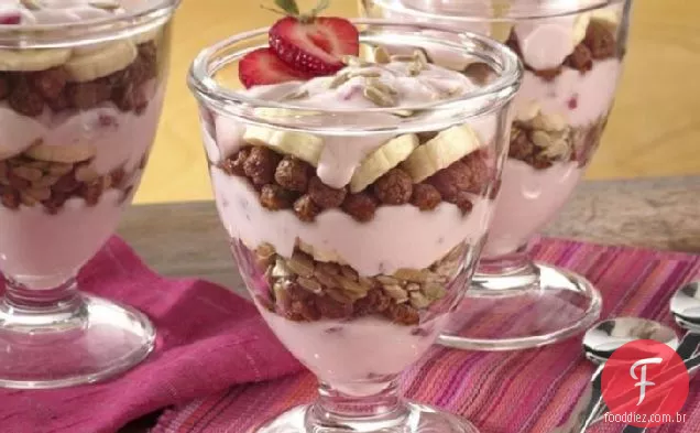 Parfaits Crocantes De Banana E Morango