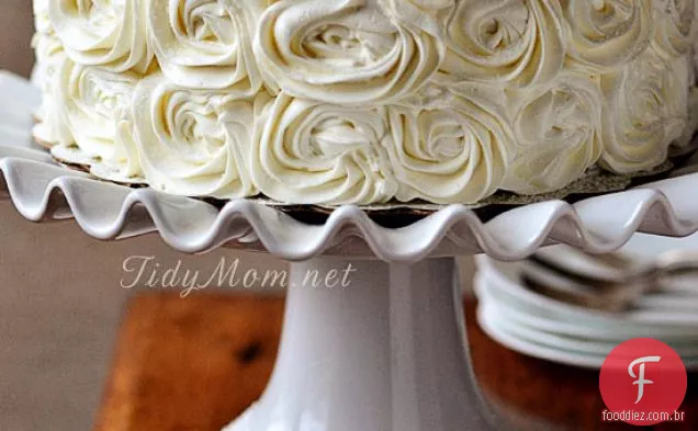 Bolo De Veludo Vermelho e camada de canela com cobertura de Cream Cheese