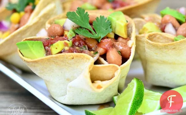 Feijão e abacate Salsa Tortilla Cups