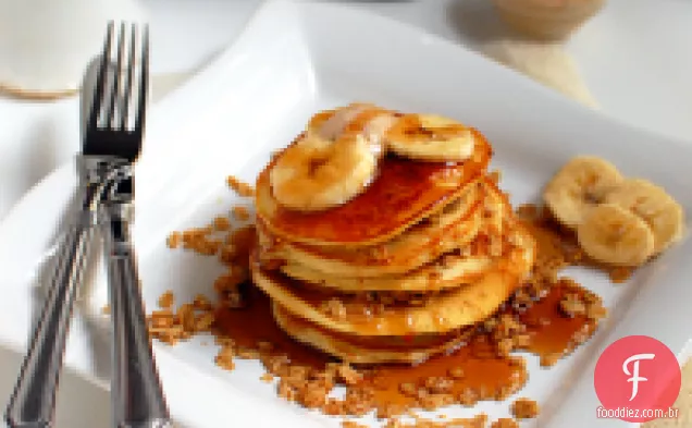Panquecas de Banana Granola com manteiga de mel de canela