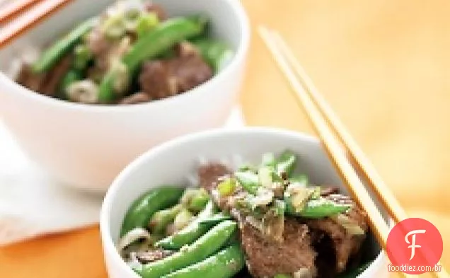 Carne refogada com ervilhas