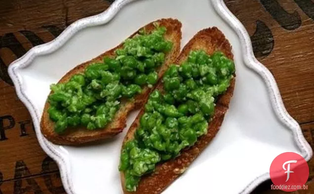 Ervilha E Parmesão Crostini