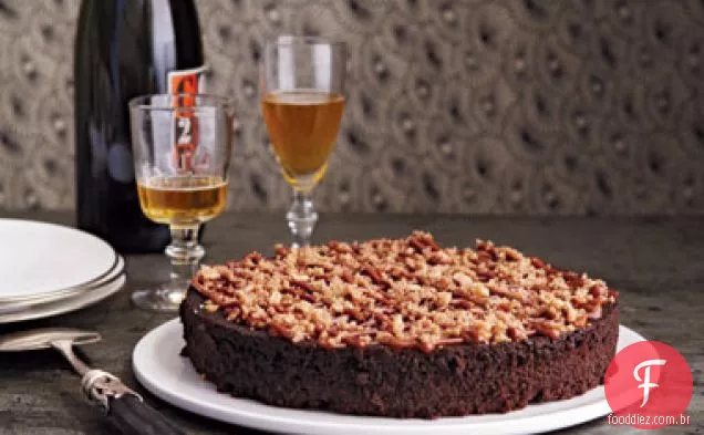 Bolo de Chocolate rico com doce salgado de leite e avelã quebradiça