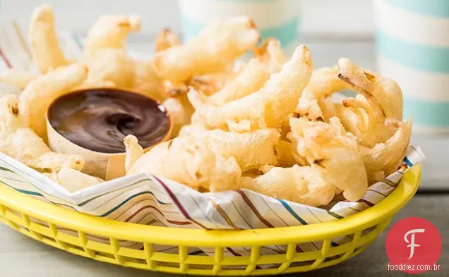 Mergulhadores de cebola frita com Ketchup balsâmico