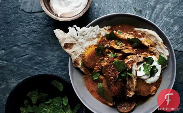 Frango com especiarias indianas com tomate e creme