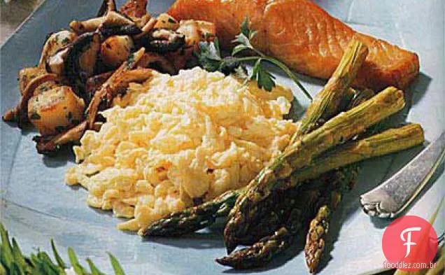 Batatas fritas caseiras com cogumelos selvagens
