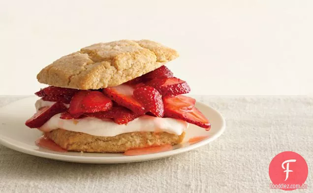 Almond-Oat Morango Shortcakes