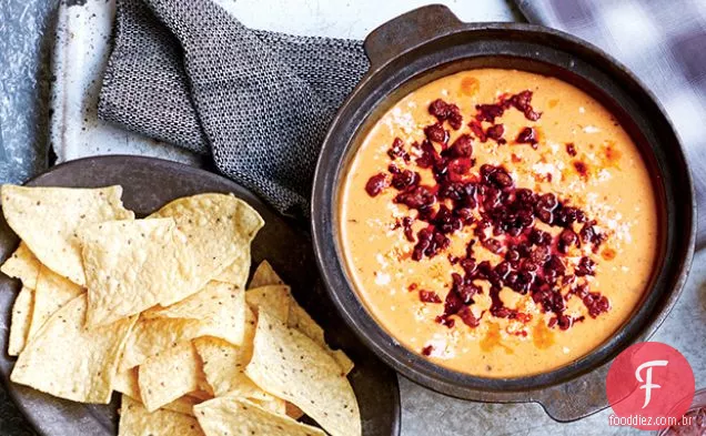 Queso cremoso com chouriço