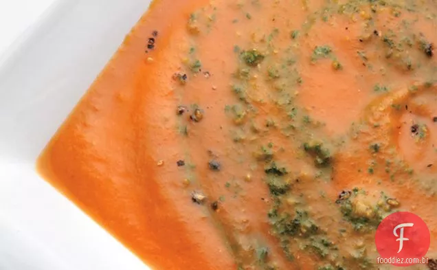 Tomate-sopa de feijão branco com Pesto
