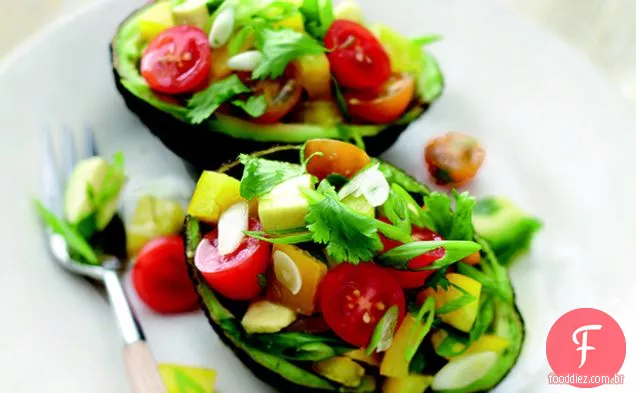 Salada de abacate com pimentão e tomate