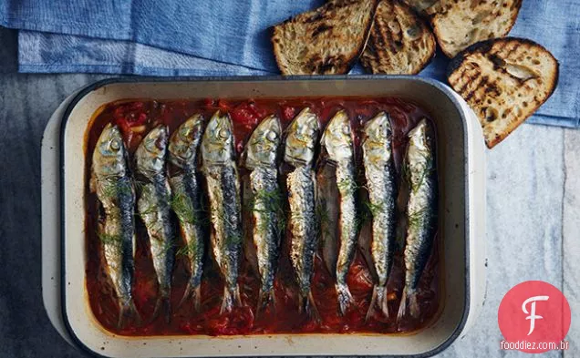 Sardinhas assadas em Pepperonata