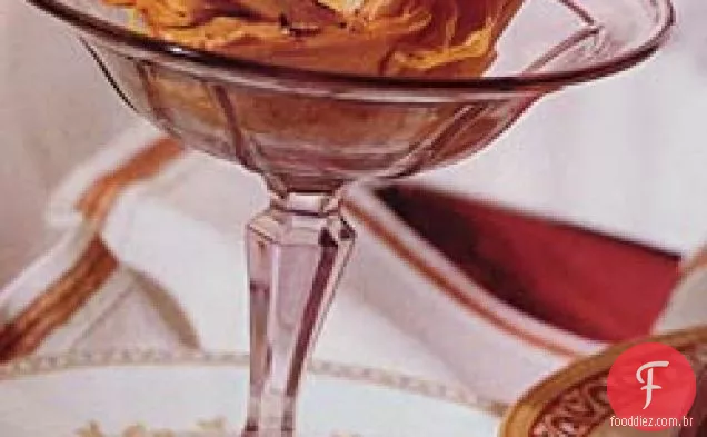 Bananas caramelizadas e creme de baunilha em copos Phyllo
