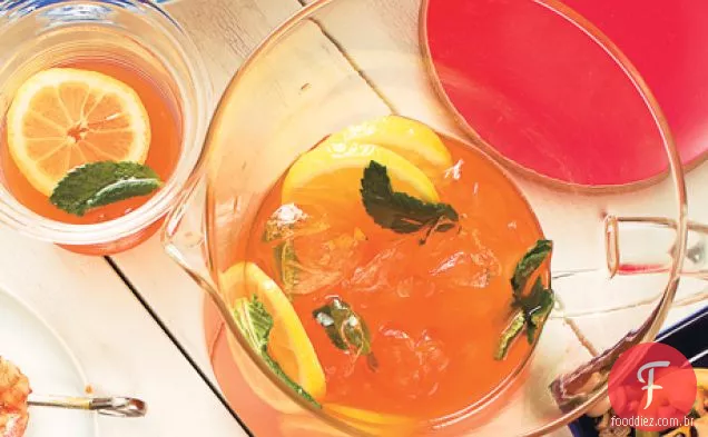 Chá doce com Vodka e limonada