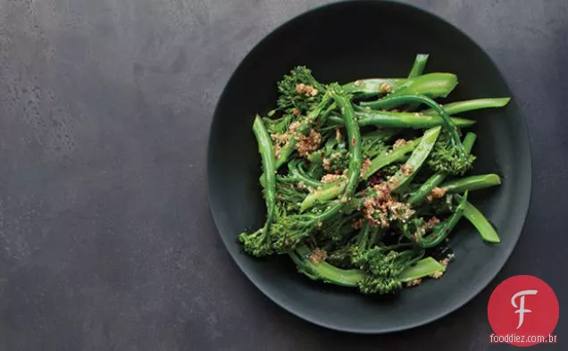 Broccolini com vinagrete de gergelim picante