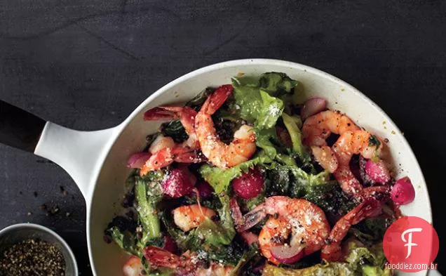 Camarão quente e salada de escarola