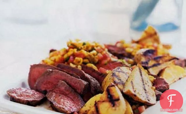 Bife fatiado com Salsa De Milho torrado