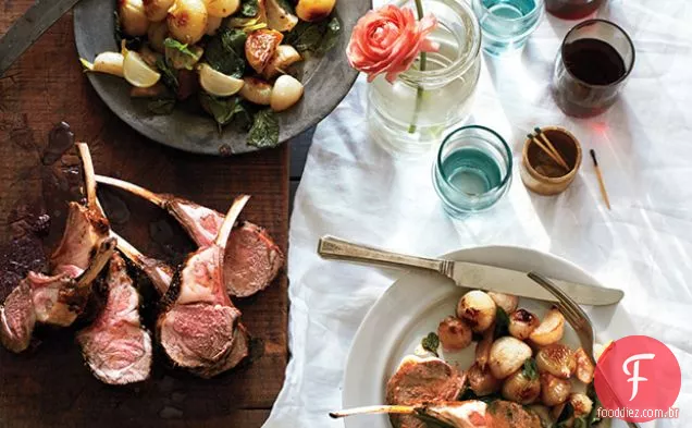 Rack De Cordeiro com nabos de Bebê e hortelã Salsa Verde