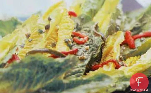 Corações de Romaine com pimentas assadas e molho de Cabrales