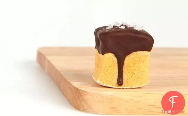 Marshmallows De Caramelo Salgados Com Molho De Chocolate