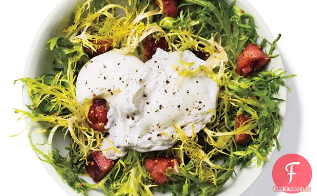 Claras De Ovo Escalfadas, Salada De Bacon De Peru