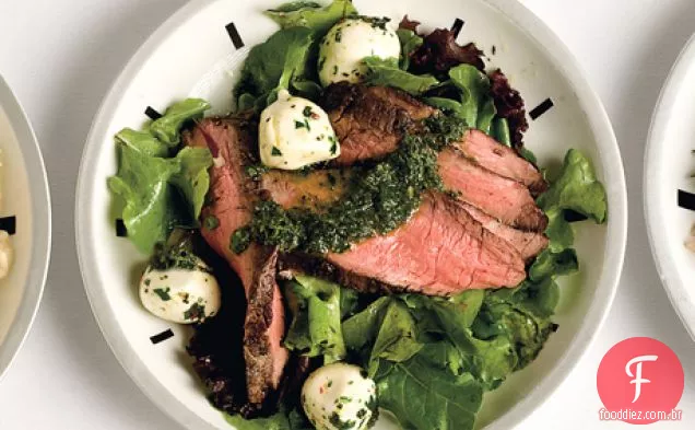 Salada de bife de flanco com Molho Chimichurri