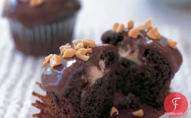 Cupcakes Recheados Com Mousse De Manteiga De Amendoim Com Chocolate