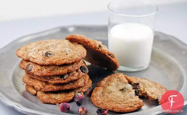 Pétalas de rosa cristalizadas e biscoitos de Chocolate