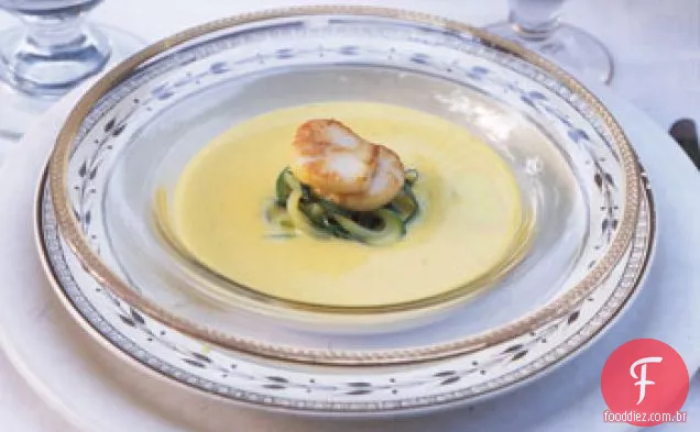 Abobrinha e açafrão Vichyssoise com vieiras