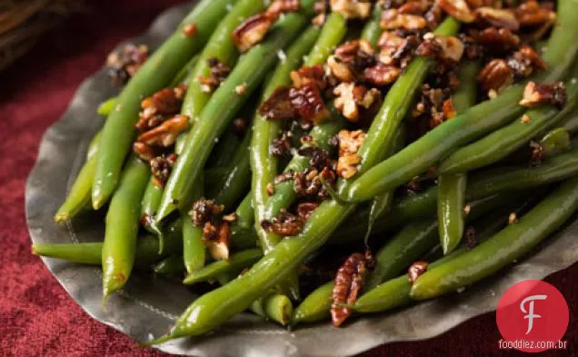 Feijão verde com nozes caramelizadas