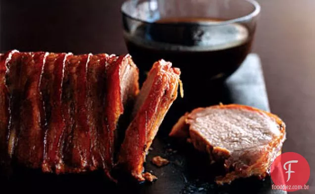 Lombo De Porco De Bordo Embrulhado Em Bacon