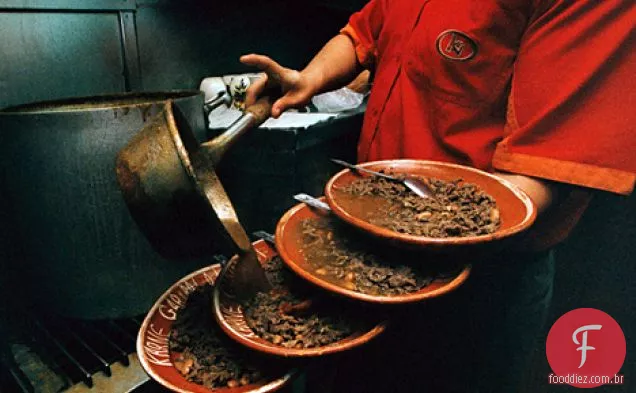 Carne picada em molho Guajillo (Carne Deshebrada en Salsa Roja )