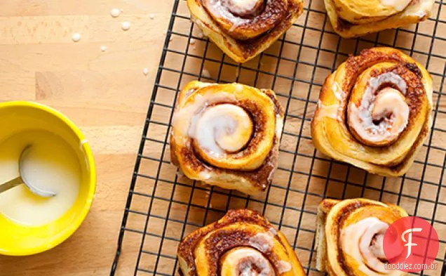 Rolos de canela com glacê