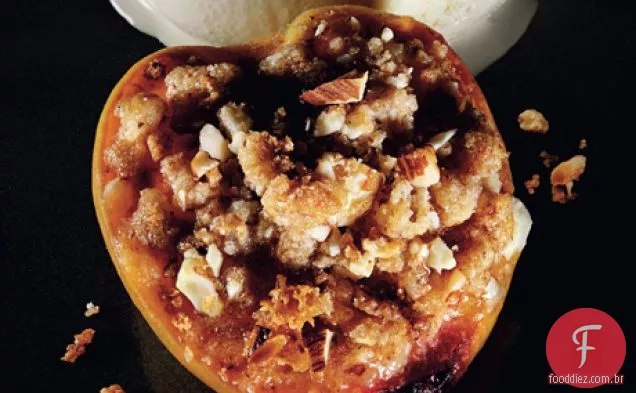 Pêssegos assados com Amaretti Crumble