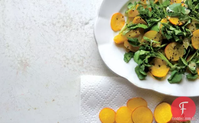 Salada de beterraba com Miso e gergelim preto