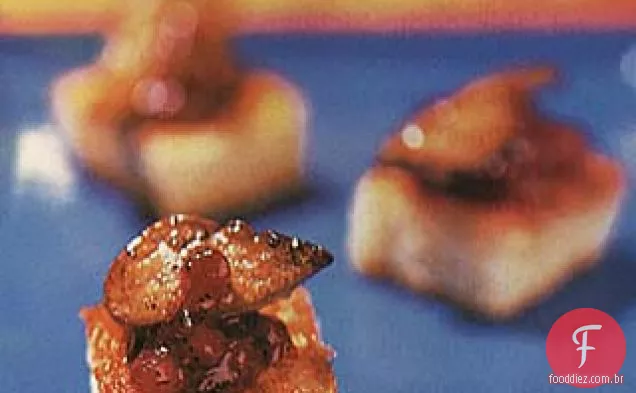 Foie gras e geléia de mirtilo em torrada Brioche