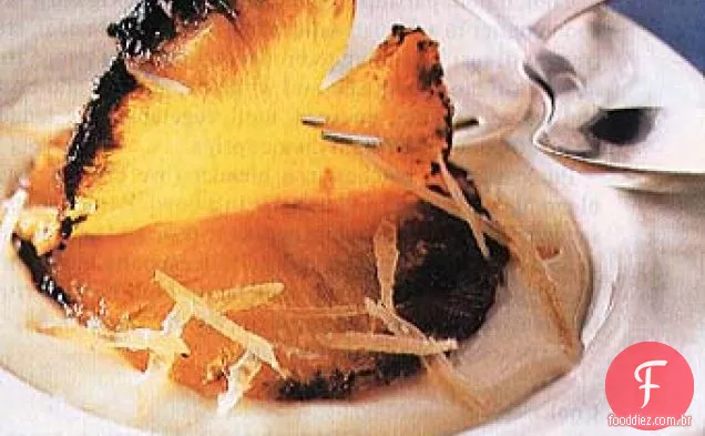 Abacaxi caramelizado com gengibre Crème Anglaise