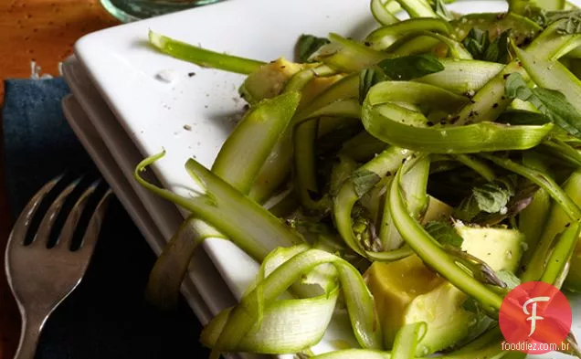 Salada de aspargos e abacate