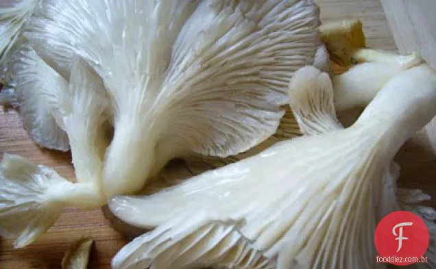 Cogumelos, Ervilhas E Ervas Para A Primavera