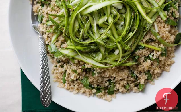 Salada de Quinoa e aspargos com vinagrete Mimosa