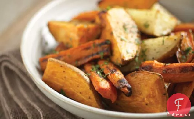 Vegetais De Raiz Rústicos Torrados Com Fumaça
