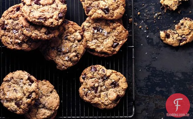 Biscoitos Salgados Com Pedaços De Chocolate