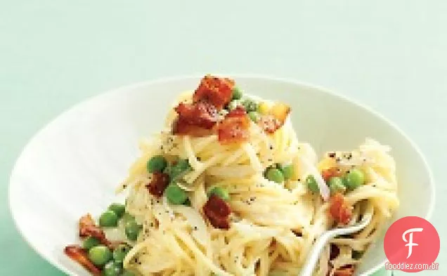 Macarrão de Cabelo De Anjo fresco com Bacon e ervilhas
