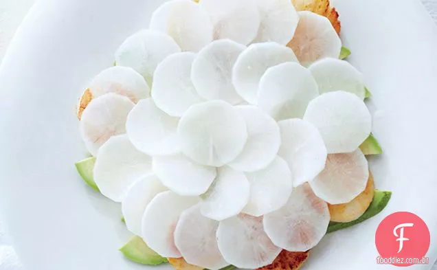 Vieiras grelhadas com abacate e Daikon