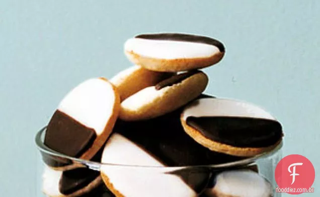 Mini biscoitos em preto e branco